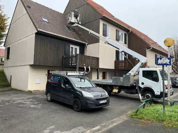 Un professionnel des travaux de toiture et de couverture